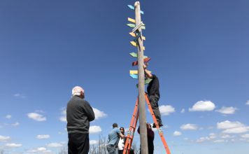 Turistas donan indicador hacia Malvinas