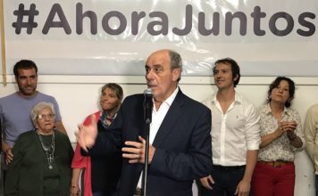 David Hirtz, Senador electo se dirige a los presentes al ganar la banca