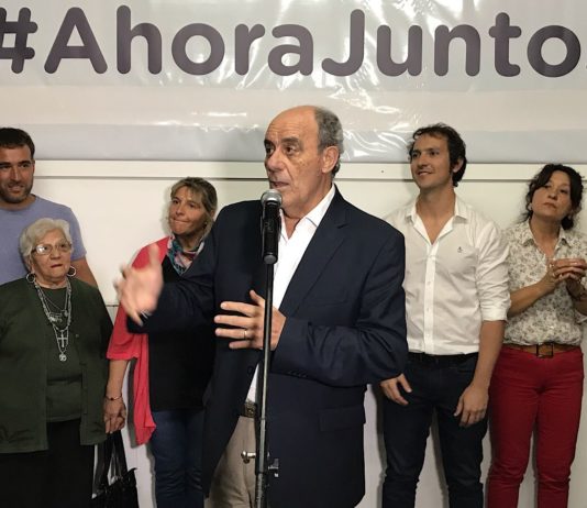 David Hirtz, Senador electo se dirige a los presentes al ganar la banca